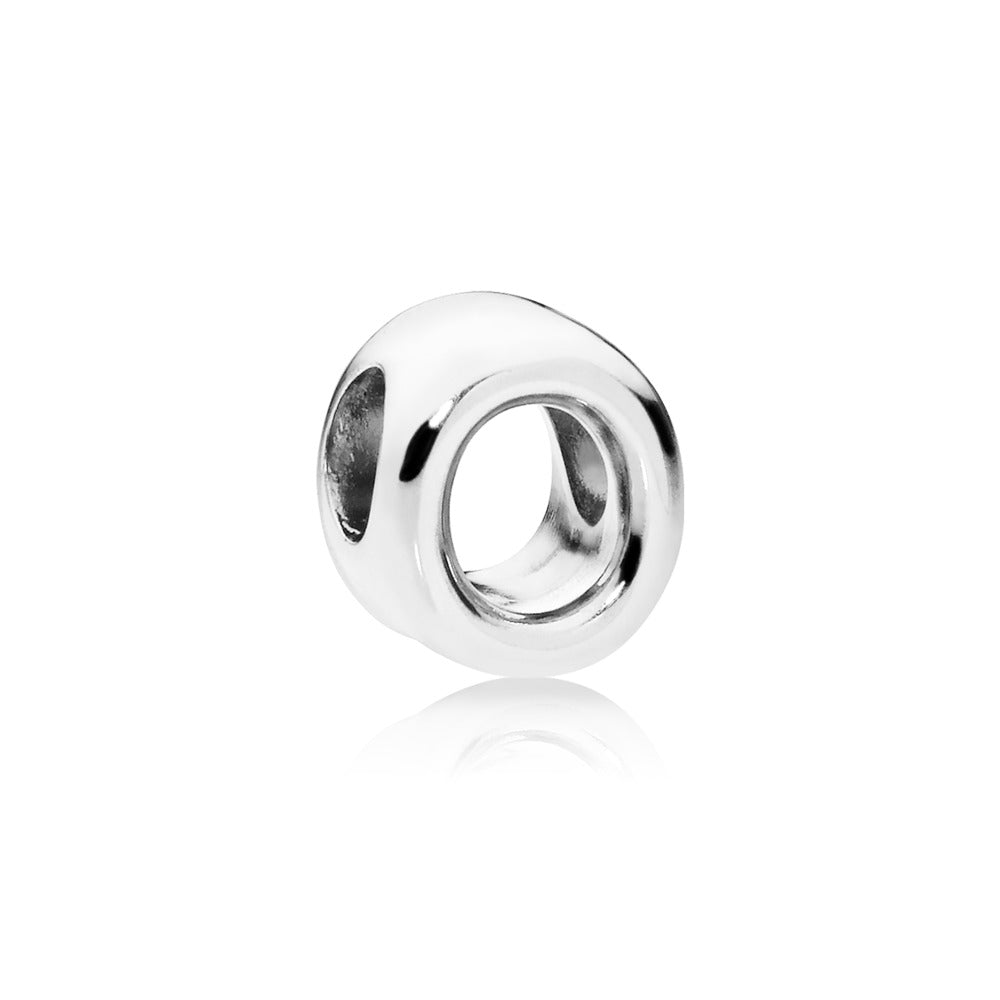 Pandora Letter O charm in sterling silver with heart pattern 797469